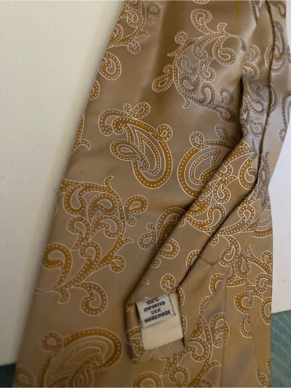 Sean John Beige Paisley Satin tie with Gold Accents